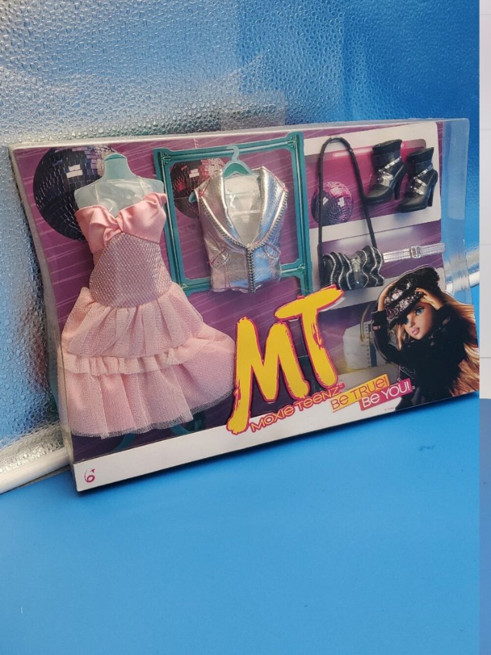 MGA Entertainment Moxie Teenz Fashion Pack Outfit Brand New